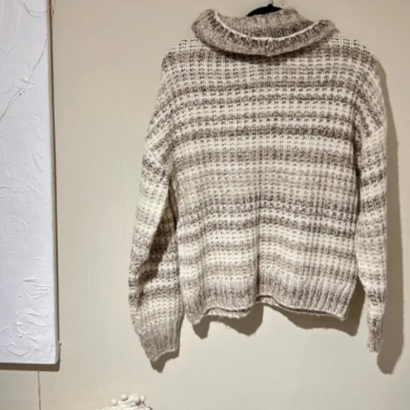Hollister New With Tags Chunky Knit Cowl Neck Sweater - Medium in Brown Tones - Picture 7 of 9